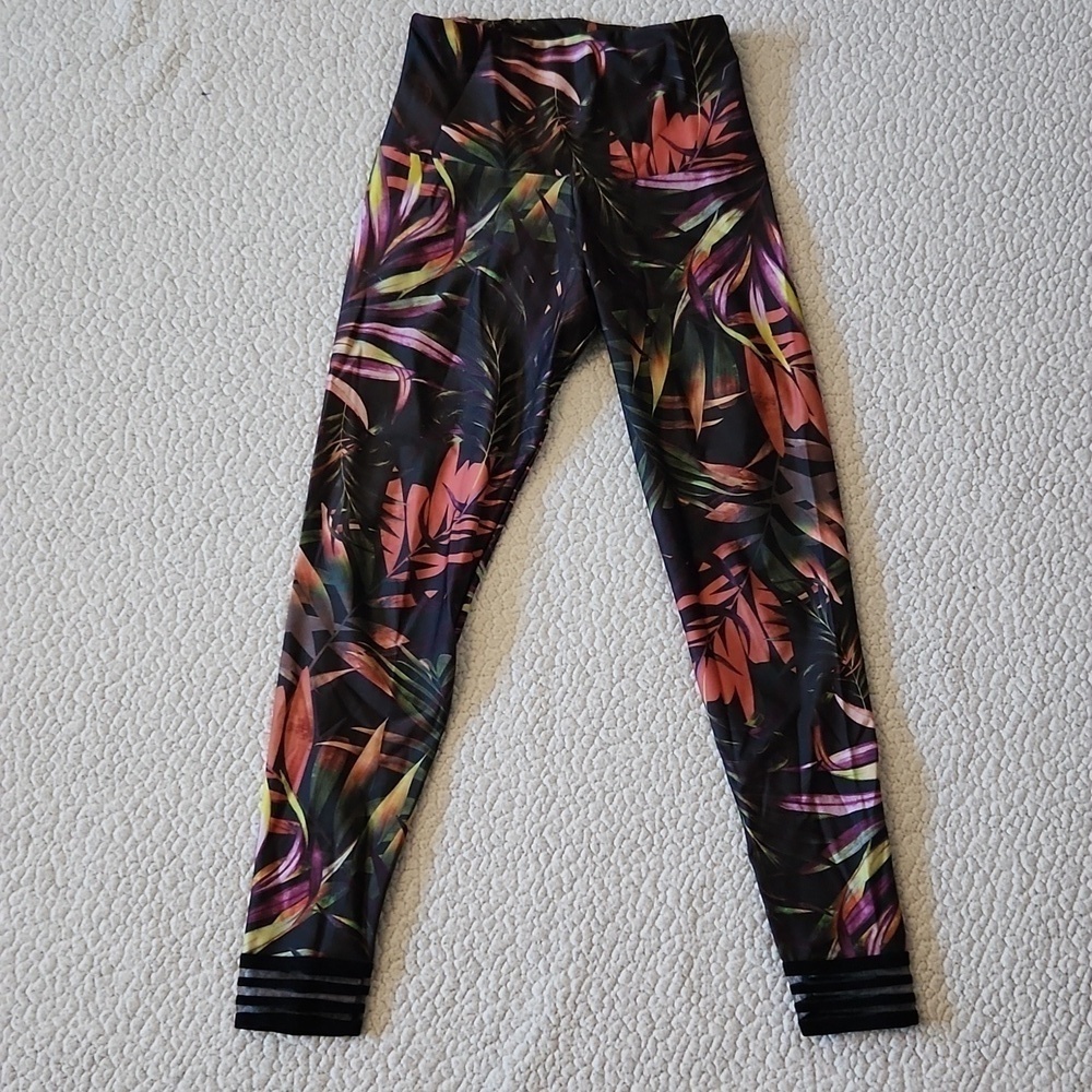 Onzie Flow Hawaiian Tropical leaves mesh details leggings